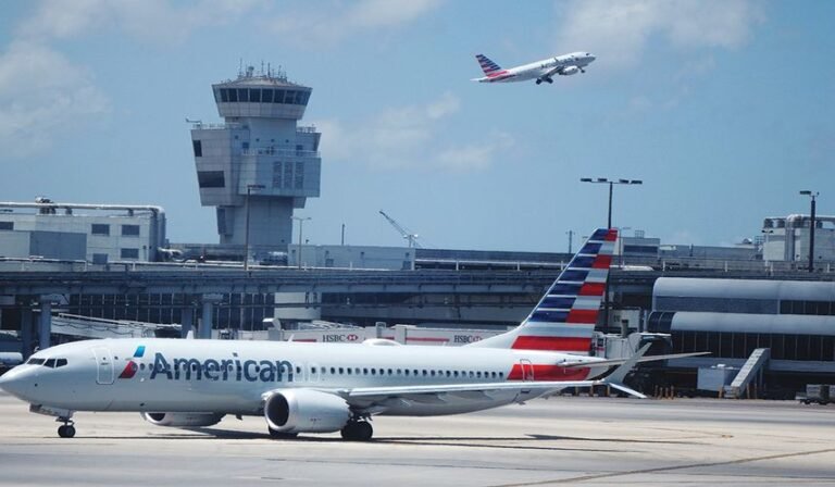 aeropuerto con aviones de american airlines