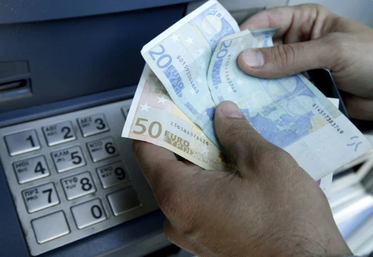 Qué tasas de interés ofrece el plazo fijo en Banco Rioja 8 ahorros en un banco con dinero en efectivo