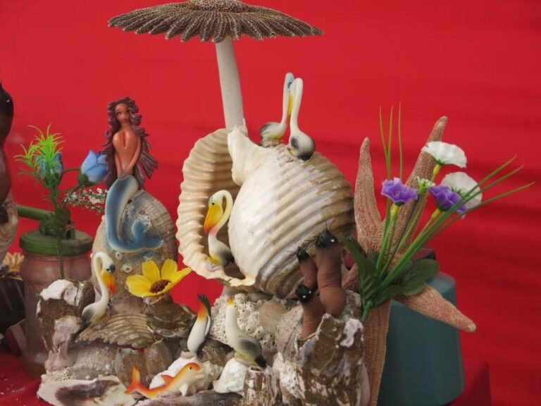 Qué ofrecen los artesanos del mar en Bella Vista 28 artesanos trabajando con productos del mar