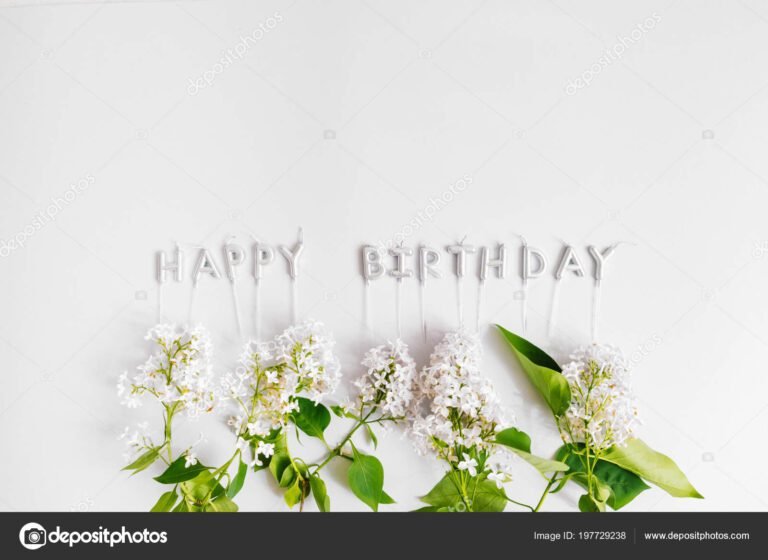 carta con flores y velas de cumpleanos