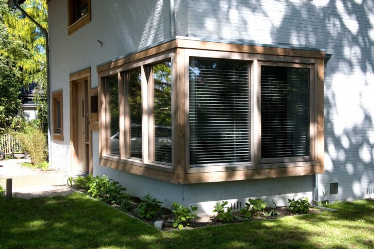 Qué significa la frase "En la casa de mi padre muchas moradas hay" 27 casa con multiples puertas y ventanas