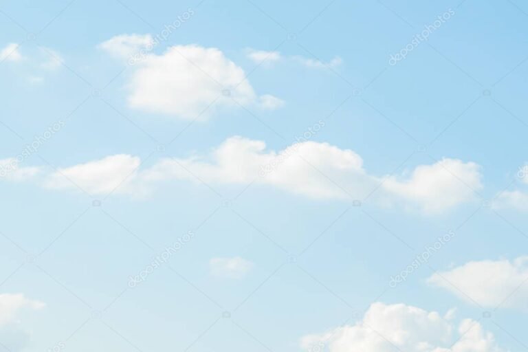 cielo despejado con nubes suaves