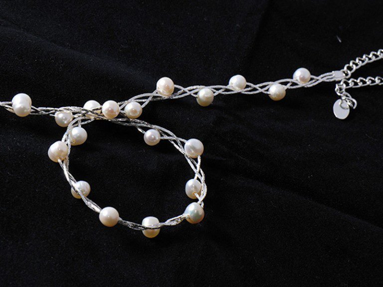 Qué características hacen único a un collar de perlas reales