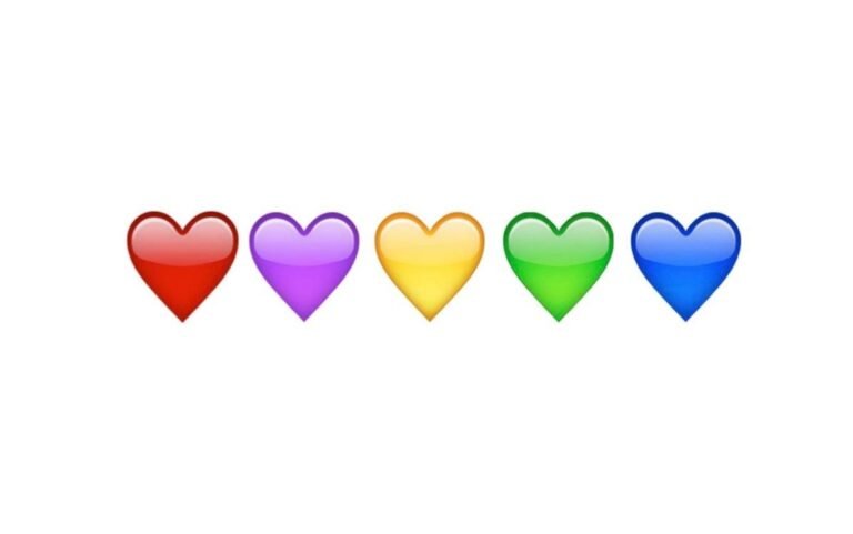 corazones de diferentes colores juntos