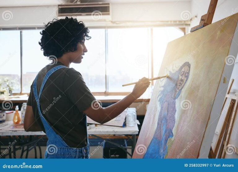 cuadros artisticos en un taller creativo