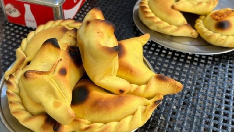 deliciosas empanadas en un restaurante acogedor