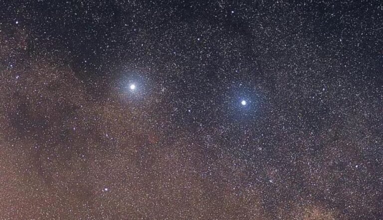 estrellas brillando en un cielo nocturno