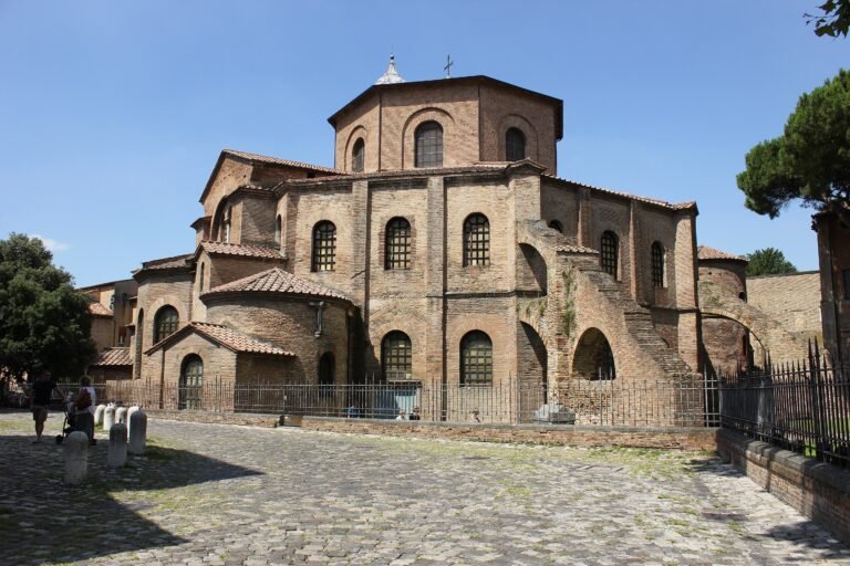 fachada de la basilica de san vitale