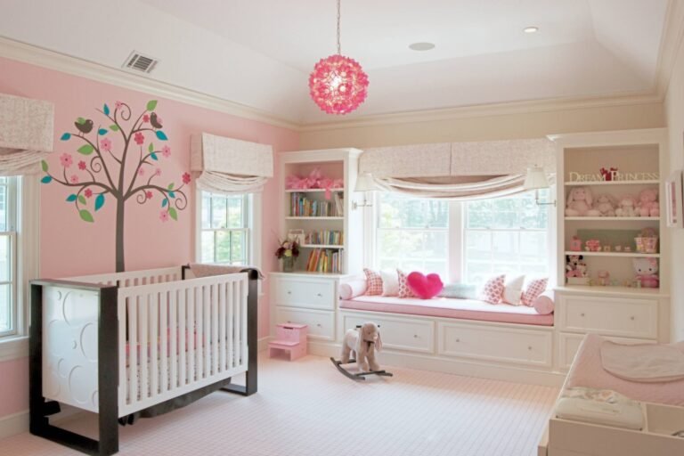 Cómo decorar una habitación de bebé para niña con estilo y funcionalidad 11 habitacion de bebe decorada en tonos rosa