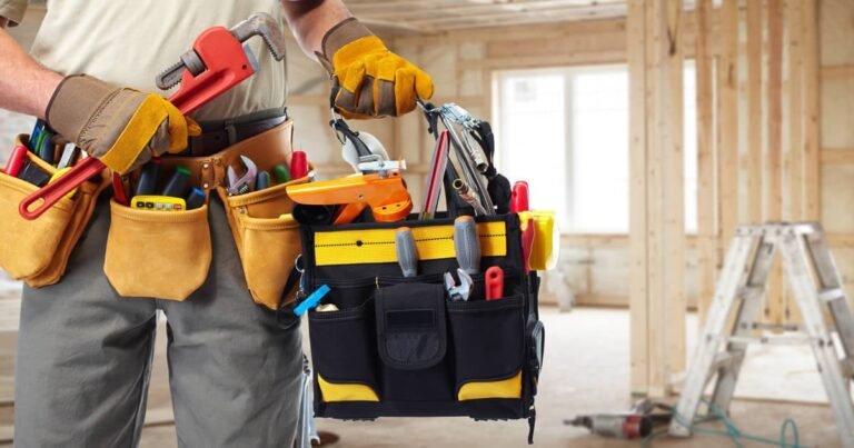 herramientas de construccion en un sitio de trabajo