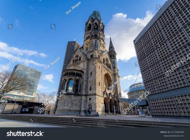 Por qué es famosa la iglesia memorial Kaiser Wilhelm en Berlín 24 iglesia kaiser wilhelm con fondo de berlin