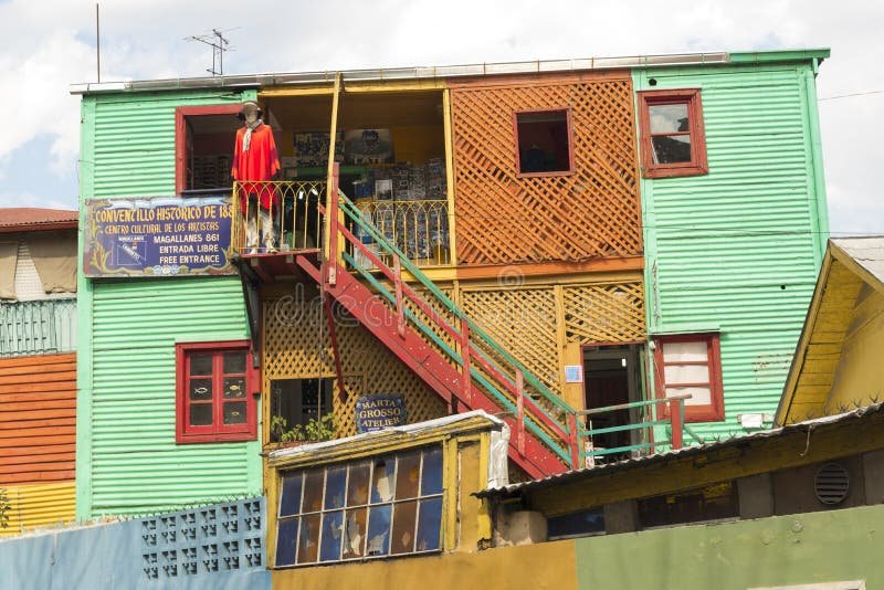 De qué trata la letra de la canción «Tu cuna fue un conventillo»