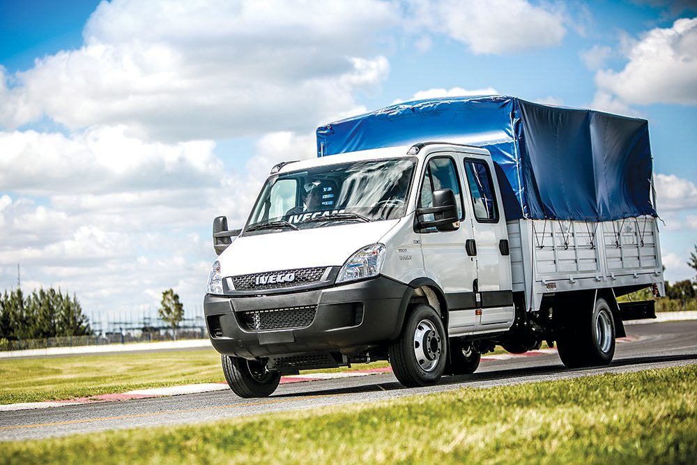 Qué características tiene la Iveco Daily doble cabina y sus usos