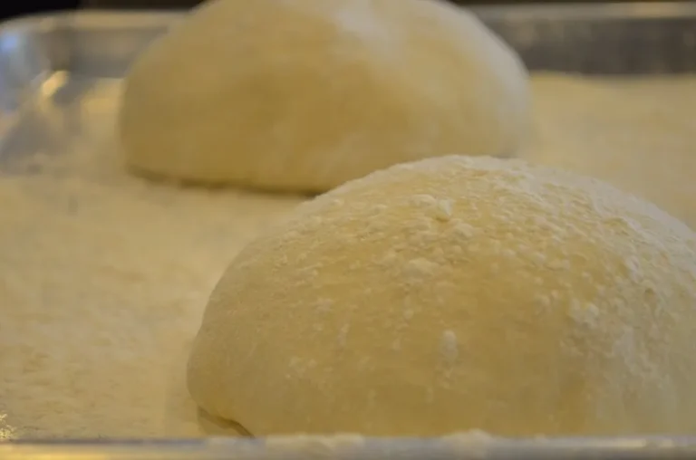 masa esponjosa en un bol de cocina