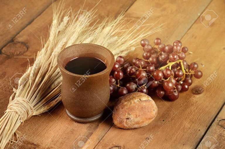 Qué significa "Yo soy el pan de vida" en el contexto bíblico 7 mesa con pan y vino en comunion