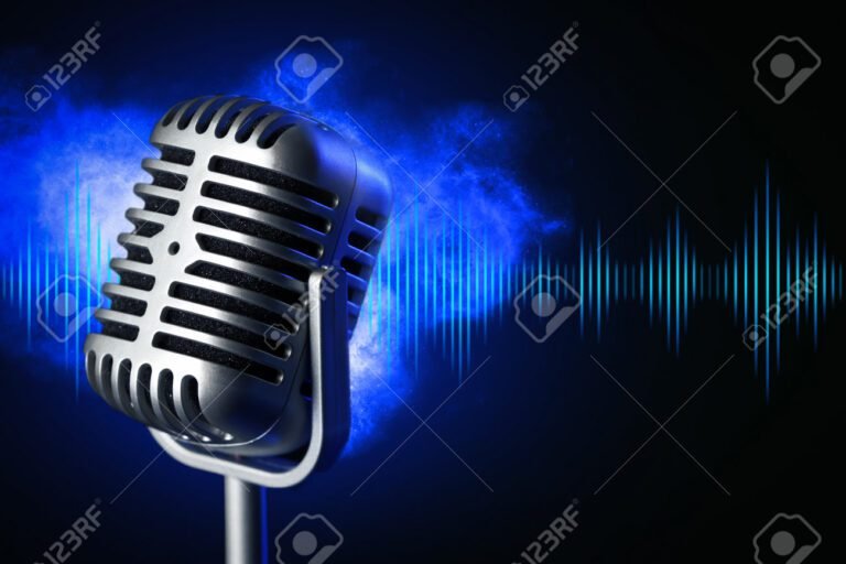 microfono antiguo con ondas de radio