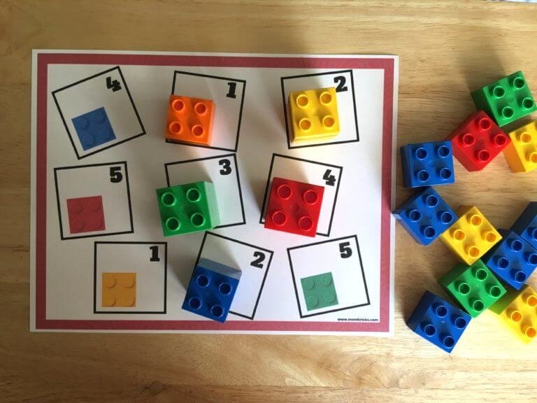 nino aprendiendo matematicas con bloques