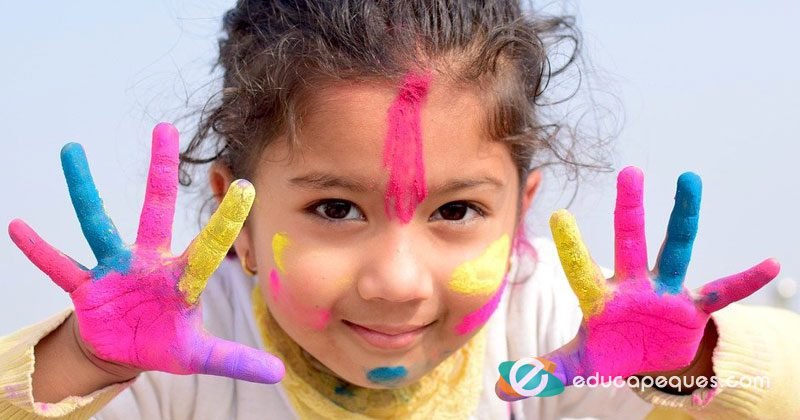 Qué actividades divertidas de Peter Pan se pueden hacer con niños 1 ninos jugando en un mundo de fantasia