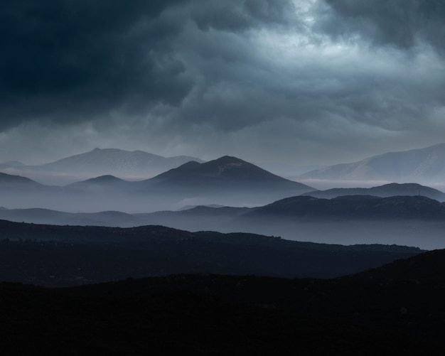 Qué significado tiene el poema «Los Heraldos Negros» de César Vallejo