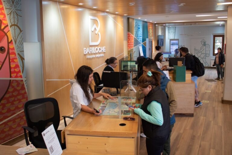 Qué servicios ofrece el Centro de Información Turística II en Argentina 18 oficina de turismo en argentina con visitantes