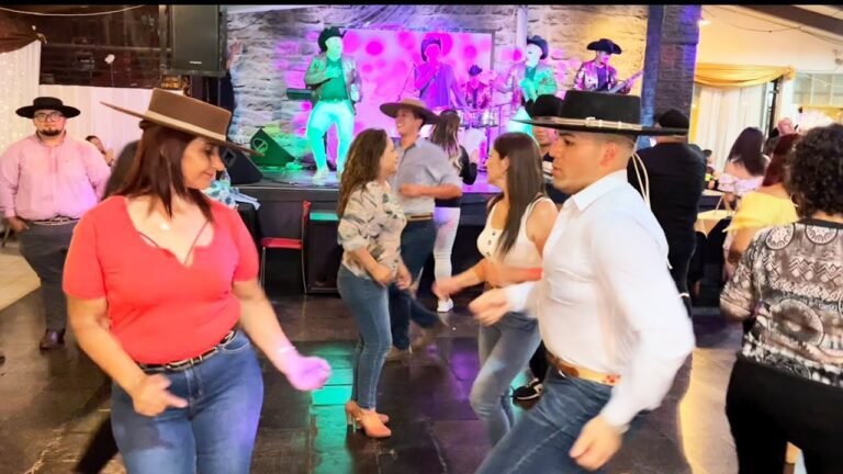Qué canciones de música country son ideales para bailar en fiestas 20 pareja bailando en una fiesta country