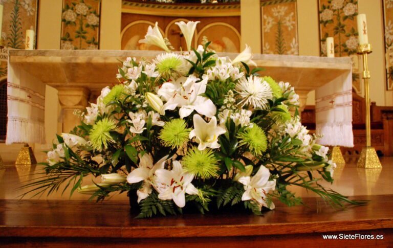 ramo de flores blancas en un altar