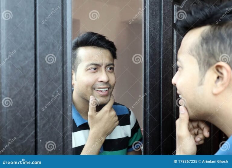 reflejo en un espejo con sonrisas