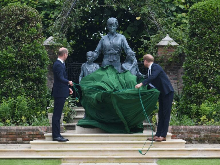 retrato de la princesa diana en jardin