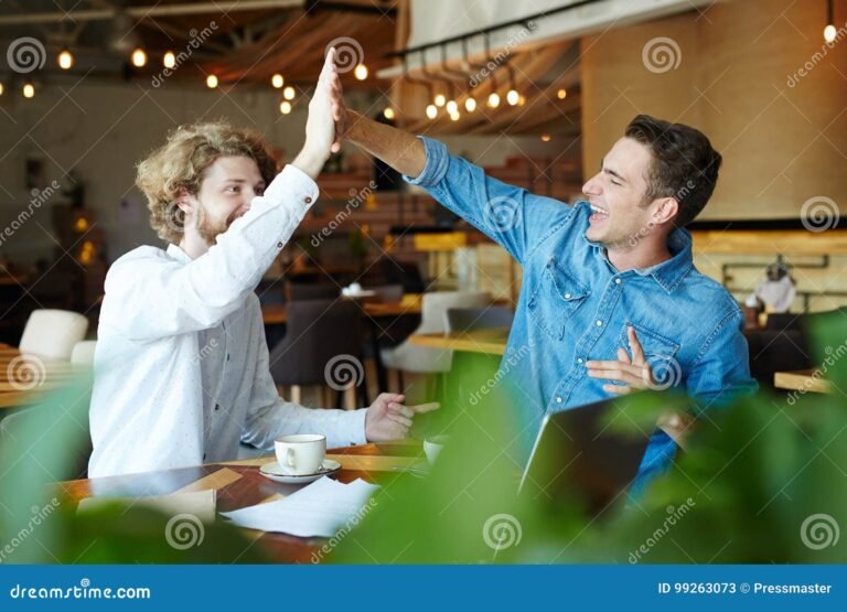 saludo amistoso en un cafe italiano