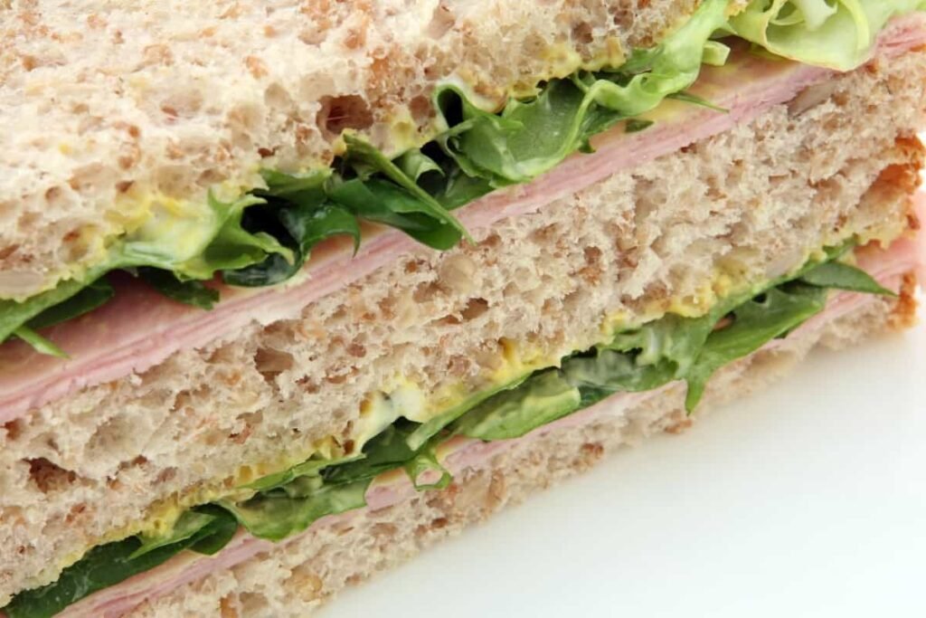 Qué ingredientes lleva un clásico sándwich de miga Irón