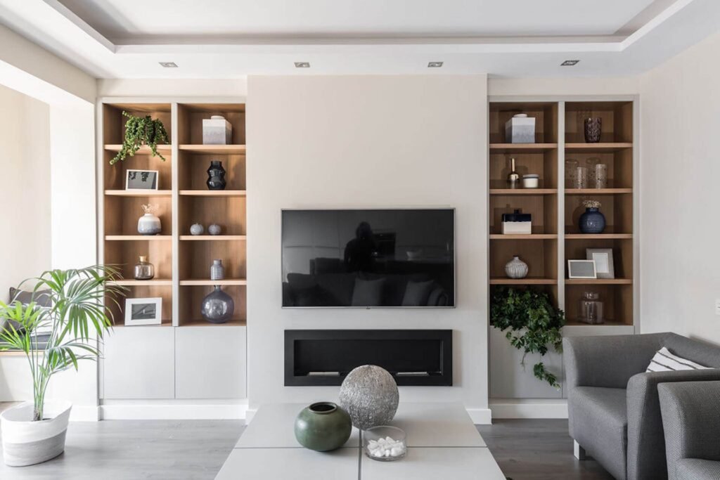 Cuáles son las mejores marcas de TV smart y sus características 1 televisores modernos en un salon elegante