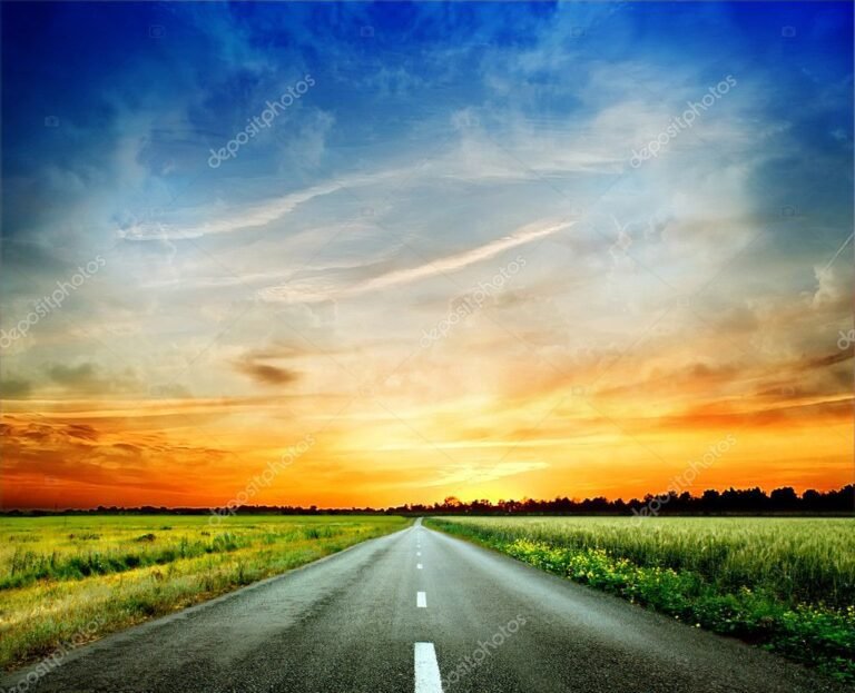 un camino solitario hacia un horizonte brillante