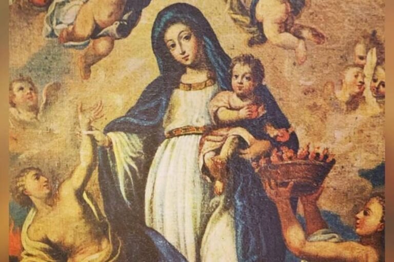 Cuál es la oración completa de "Dios te salve, Reina y Madre" 26 virgen maria rodeada de flores y luz